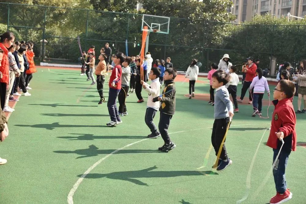 江苏每天一节体育课,深圳学校每天一节体育课