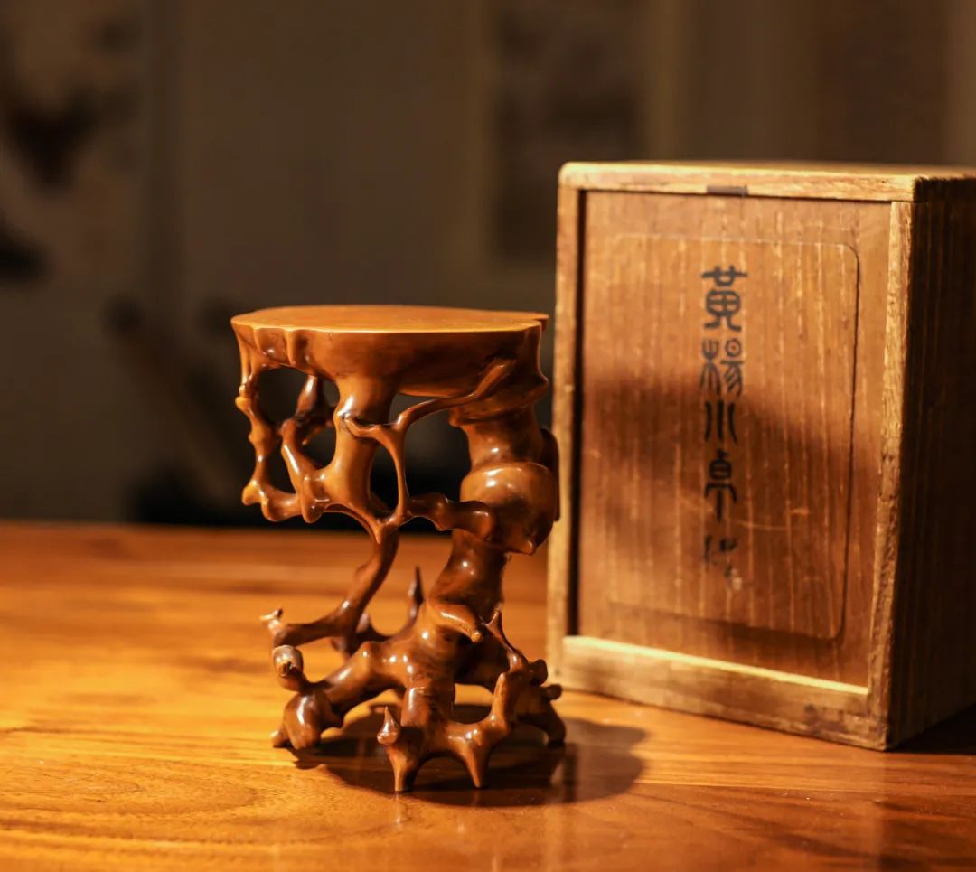 画市十月大拍：权威出版溥二爷、沈尹默、刘质平题弘一对联，六大专场数不完的好货都是漏