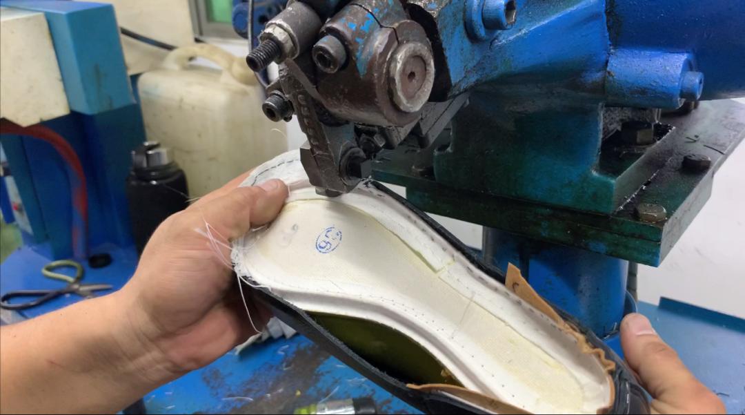 会热的马丁靴,马丁靴自动贴合脚型