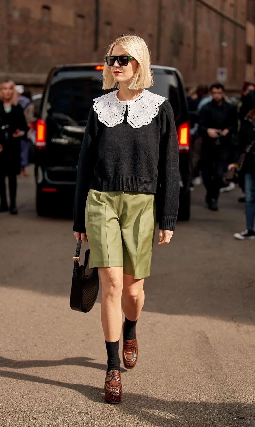 买了好多衣服和鞋子,买了好多鞋子