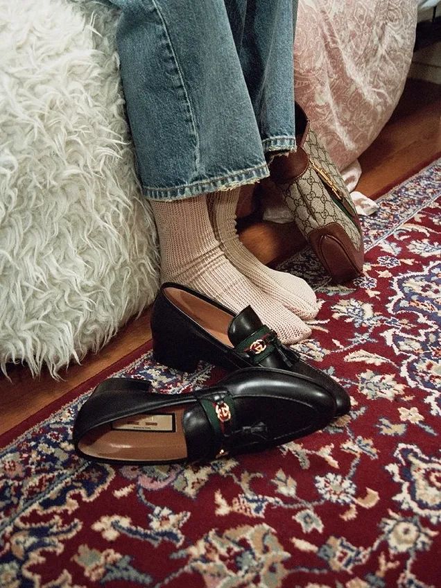 买了很多鞋子,买了那么多鞋子穿不过来