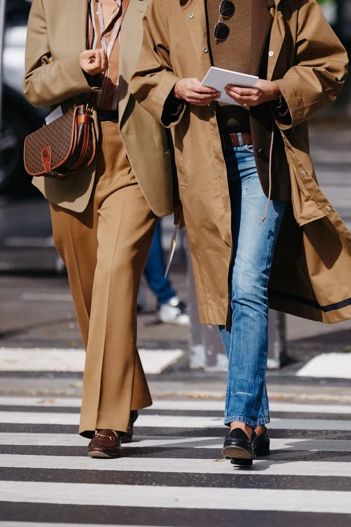 买了很多鞋子,买了那么多鞋子穿不过来