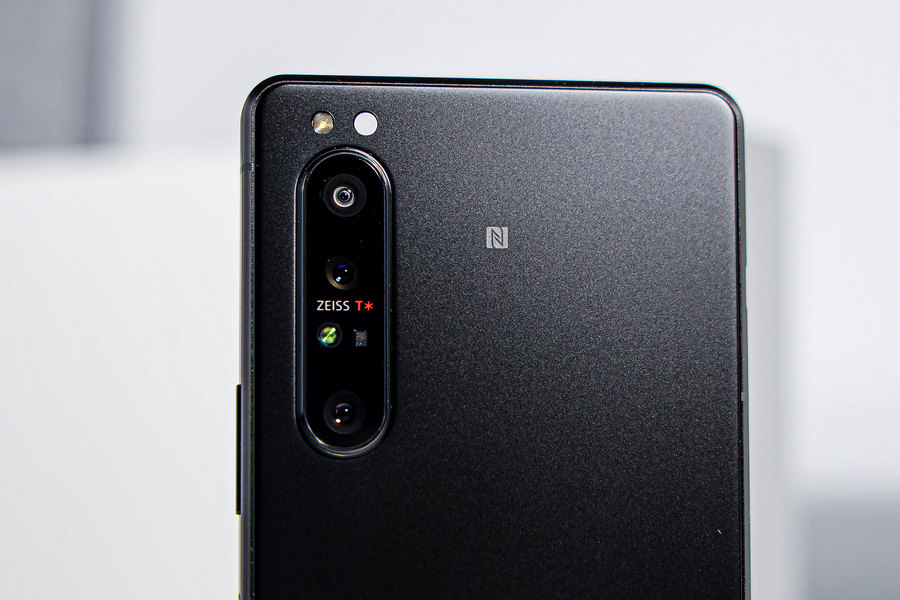 索尼xperia1iii对比苹果13promax,外观与索尼xperia1iv相似的手机