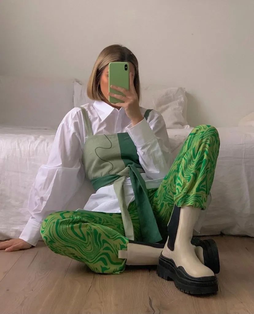 不同风格都适用的拍照姿势,拍照时永不过时的pose太经典了