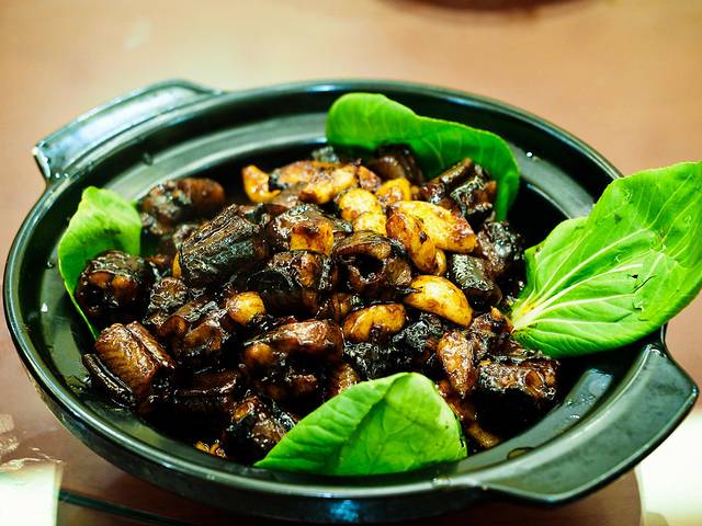 烟雨入江南山水如墨染下一句,烟雨入江南山水如墨染出自哪首歌