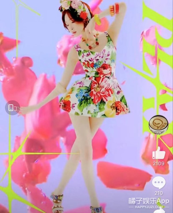 娱乐圈土味审美大赏！渔网袜透明雨衣蕾丝内衬，求双没看过的眼睛