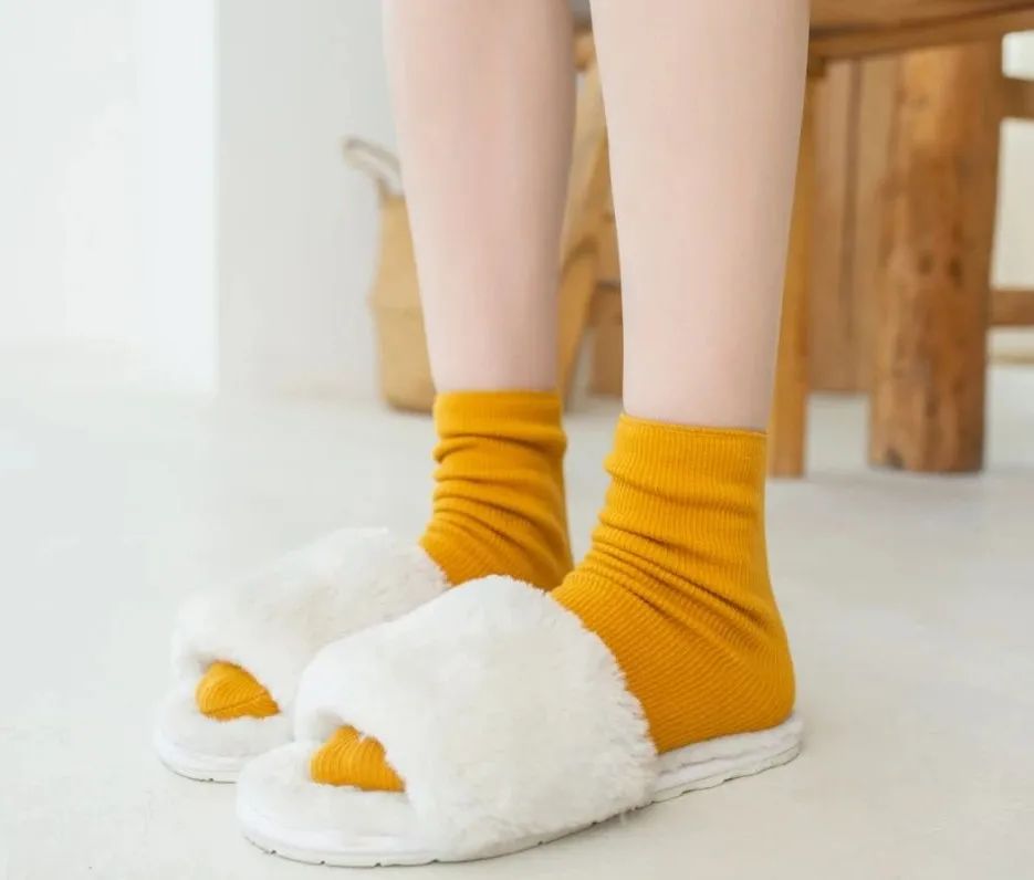 踩在脚下的暖宝宝？穿上1秒暖5℃的雪地袜，循环锁温，透气不臭脚