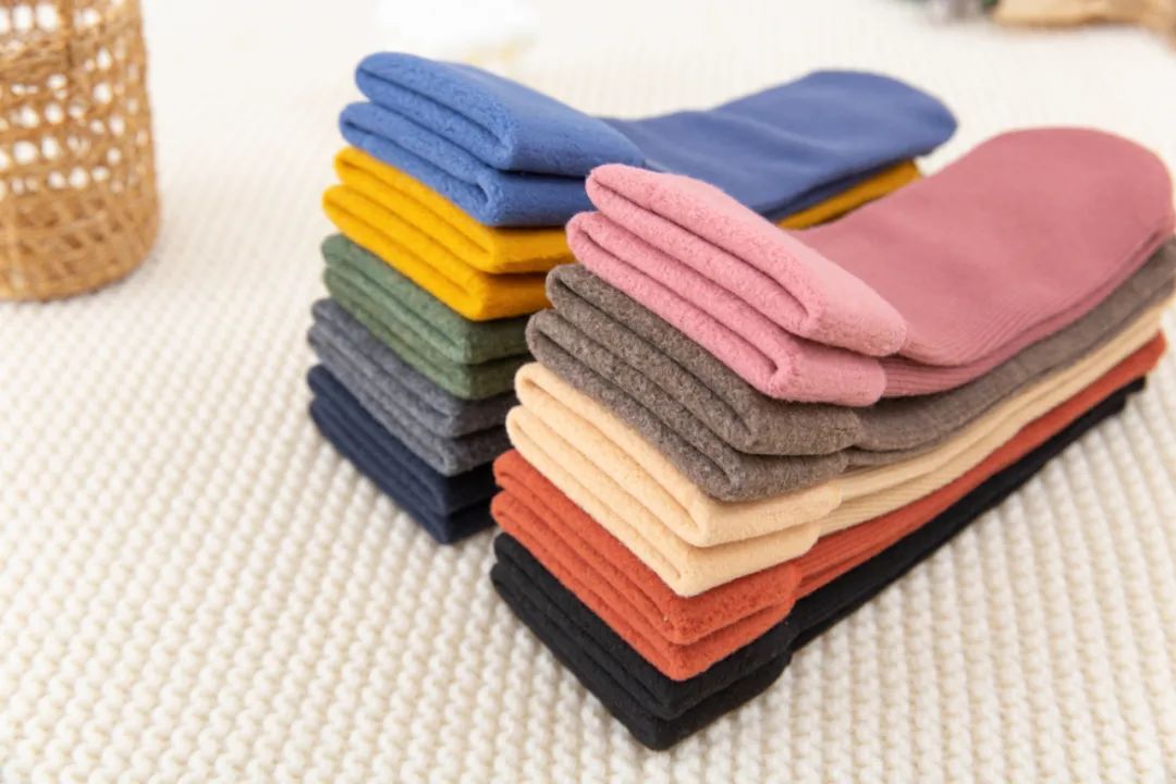 踩在脚下的暖宝宝？穿上1秒暖5℃的雪地袜，循环锁温，透气不臭脚