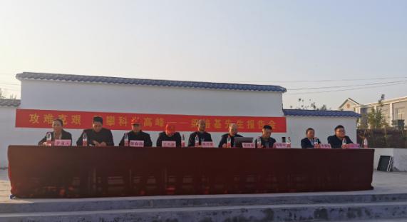 梁培基出国讲学,农民数学家梁培基