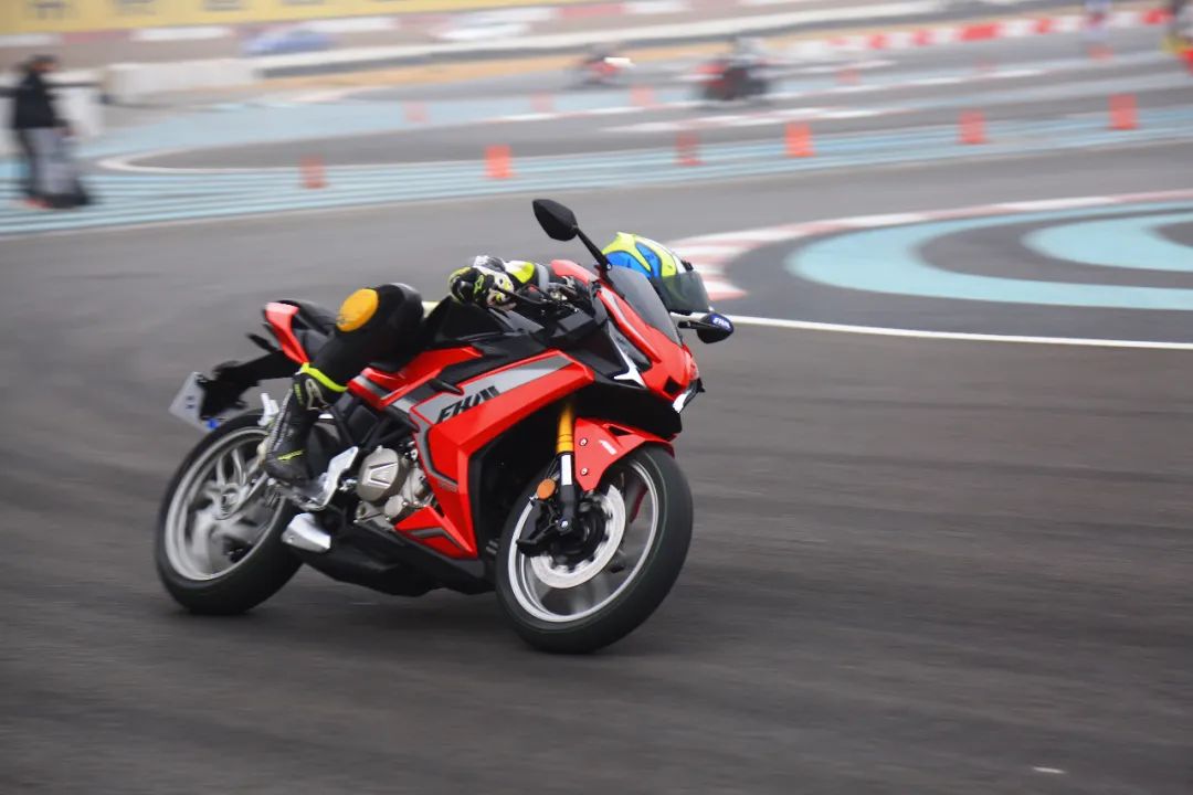 最便宜的双缸250仿赛,250双缸仿赛单摇臂