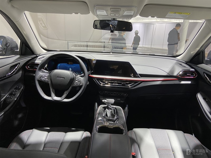 新款起亚嘉华实车曝光,2022丰田皇冠陆放豪华版图片