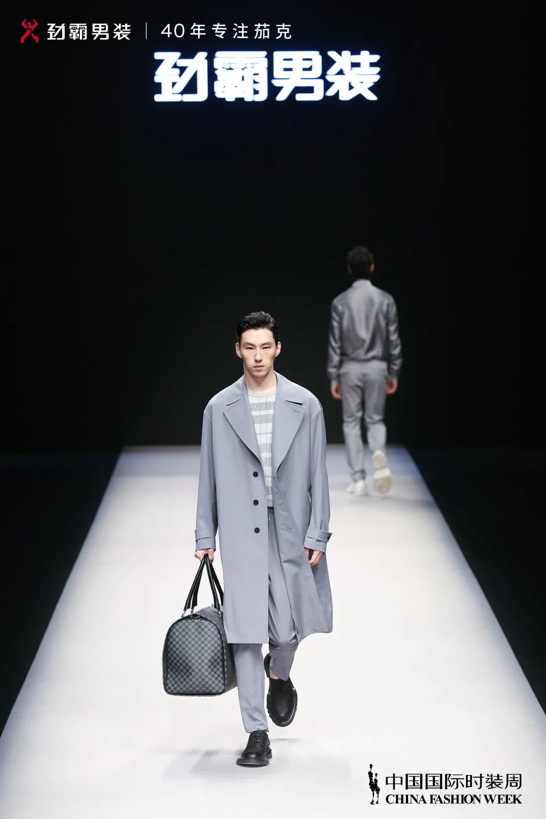 劲霸男装相信品牌的力量,劲霸男装新logo王者归来造就经典