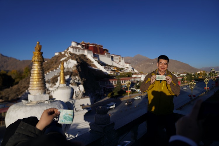 拉萨：丁真最想去的城市冬天是怎样的？