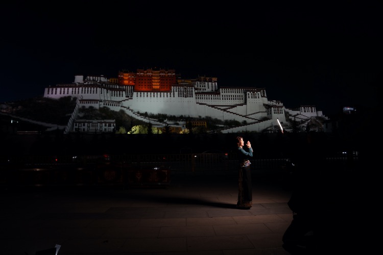 拉萨：丁真最想去的城市冬天是怎样的？