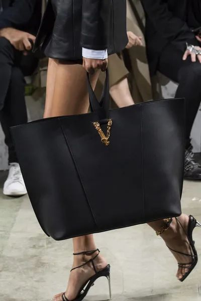 一篇搞懂无纺布墙纸,皮革面料的区别