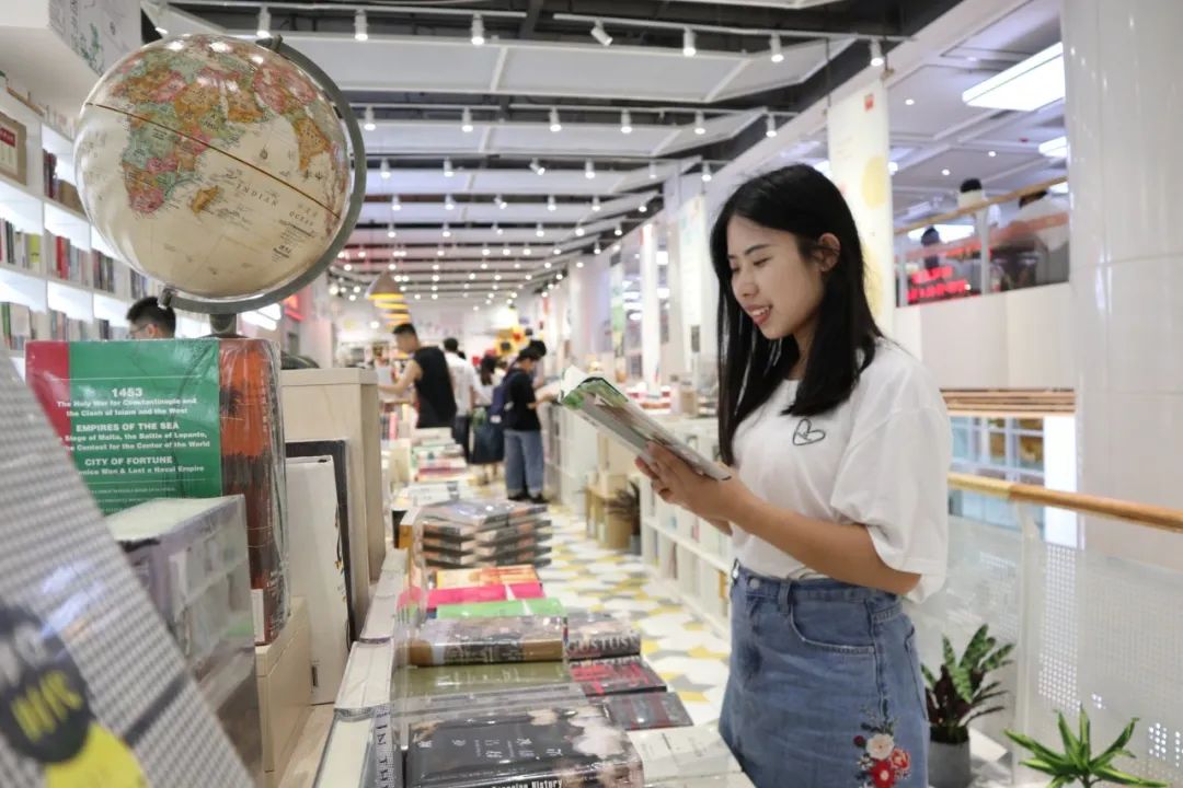 向优秀看齐向榜样靠拢,向优秀的前辈们看齐