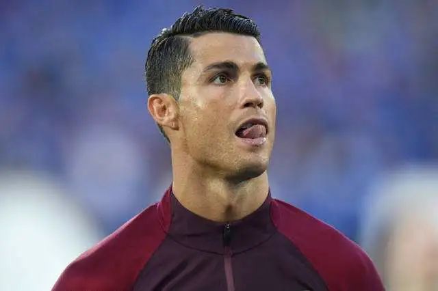 英雄迟暮梅西,英雄迟暮巴西足球