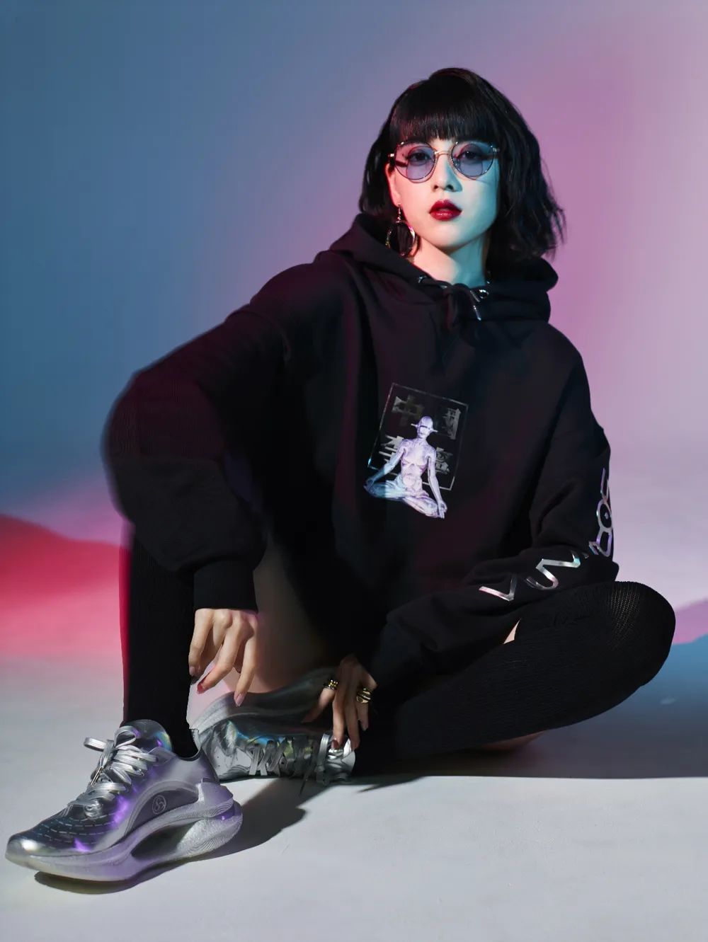 空山基绝影三吉彩花,三吉彩花参演周杰伦新歌