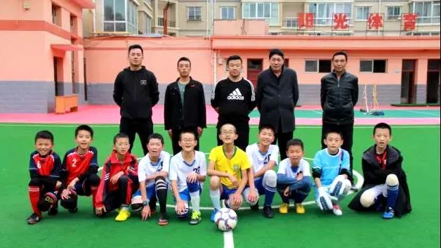 临洮县实验三小校园足球比赛,实验二小踢足球比赛直播