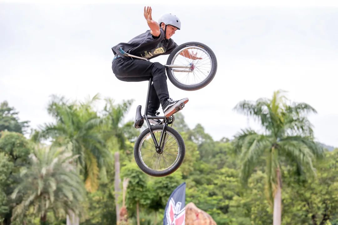 大浪街道拍了拍“你”，并递上2020成绩单