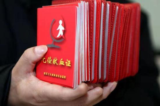 高温难挡献血情,零下7度挡不住游客的热情