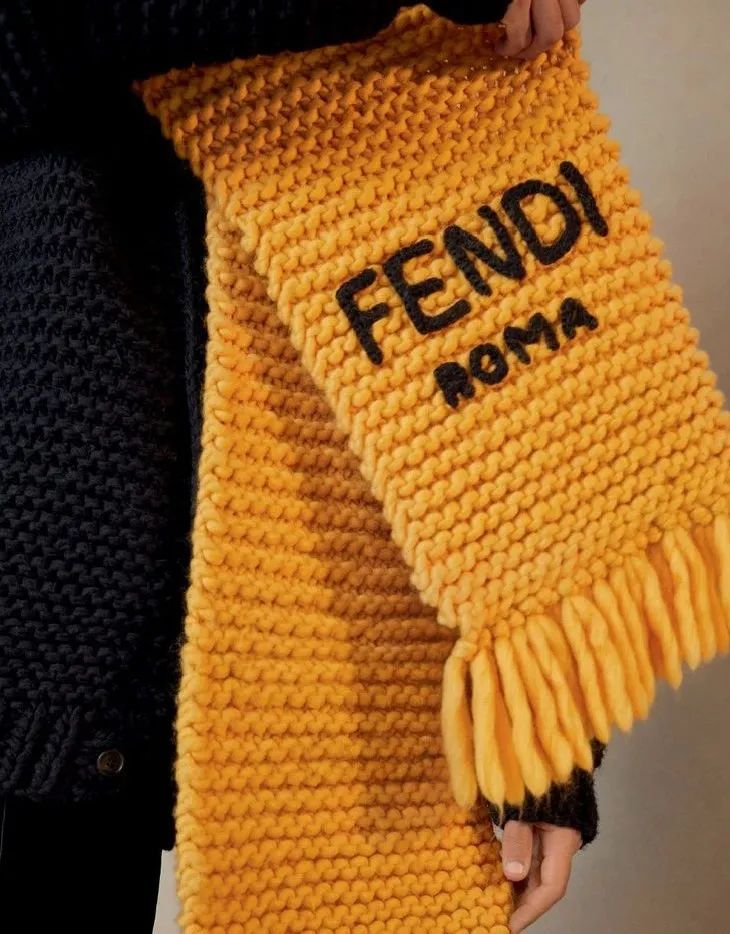 配饰狂|程潇的大牌围巾，logo特大但不显老