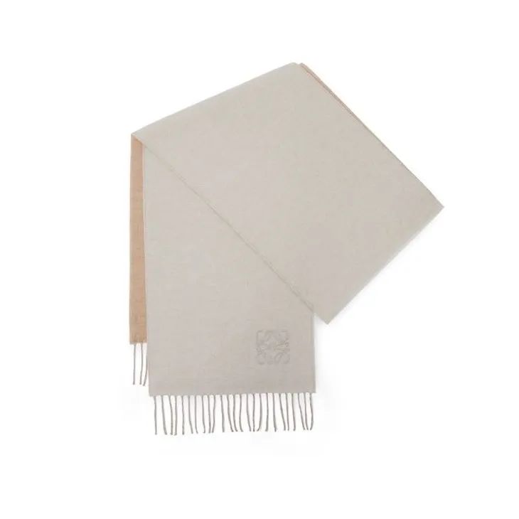 配饰狂|程潇的大牌围巾，logo特大但不显老