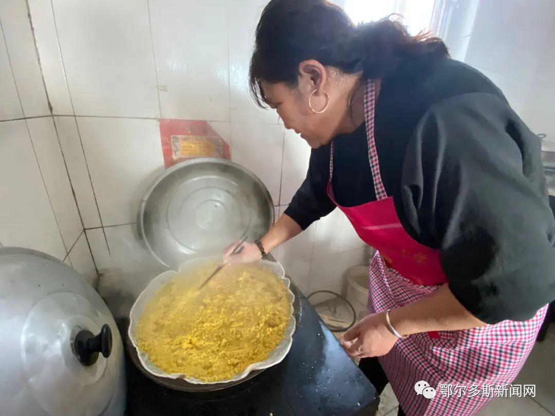 室外柴火灶带锅,柴火灶炒菜做饭