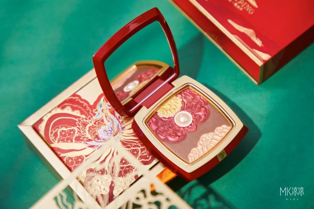 年度最上头的口红只要100多块,最正的正红色口红