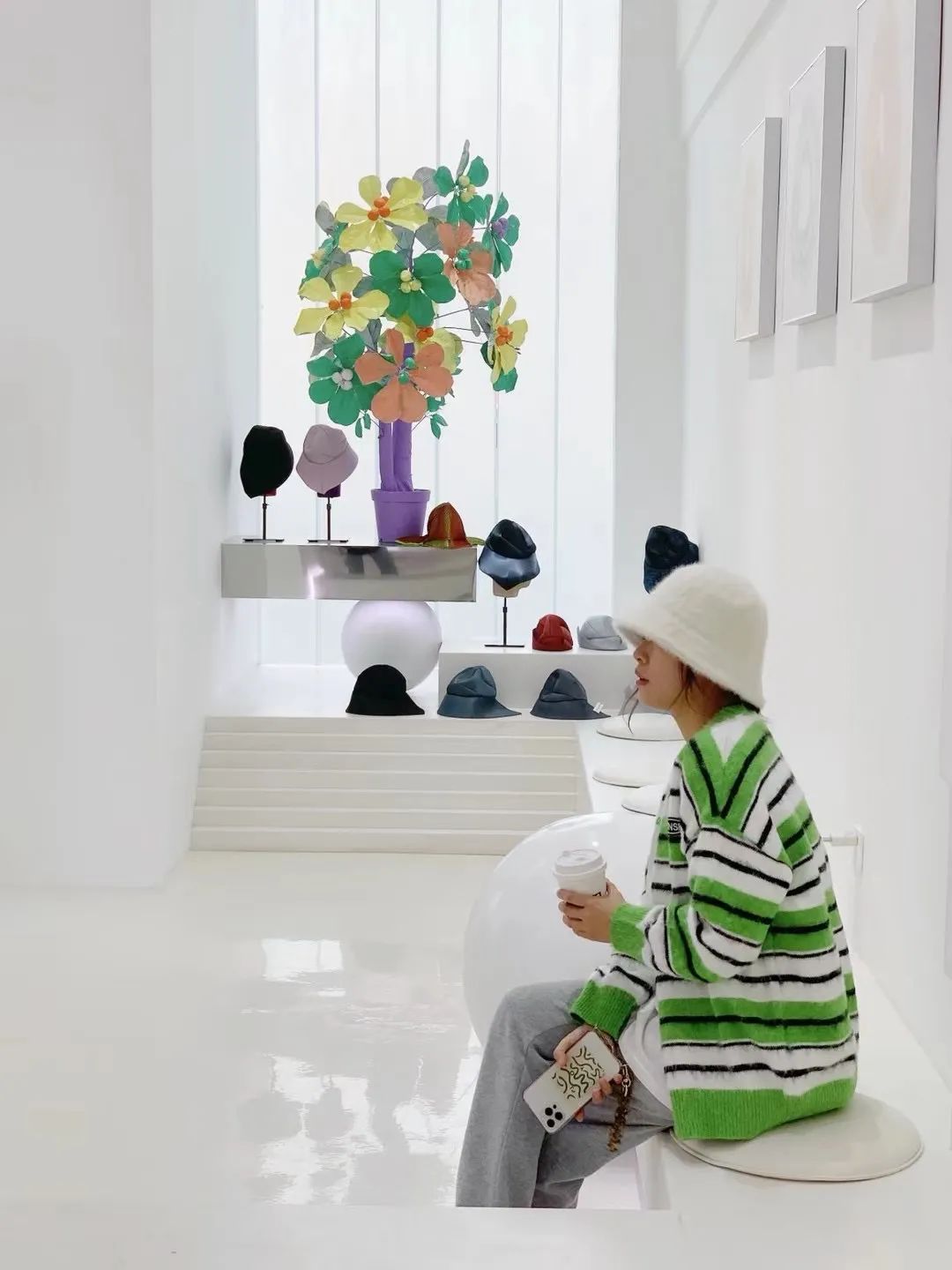 你家楼下的免费展览空间，晒着暖烘烘的太阳散步去吧