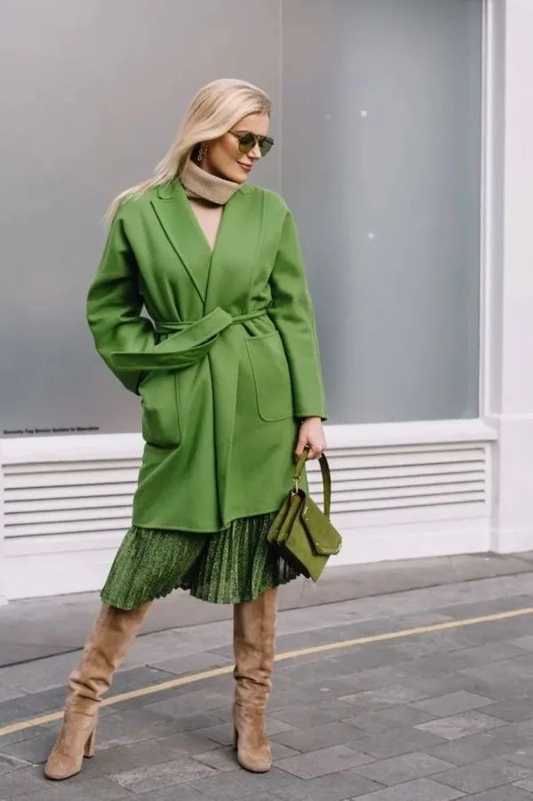 双面羊绒大衣为啥很贵,穿上羊绒大衣一定很好看