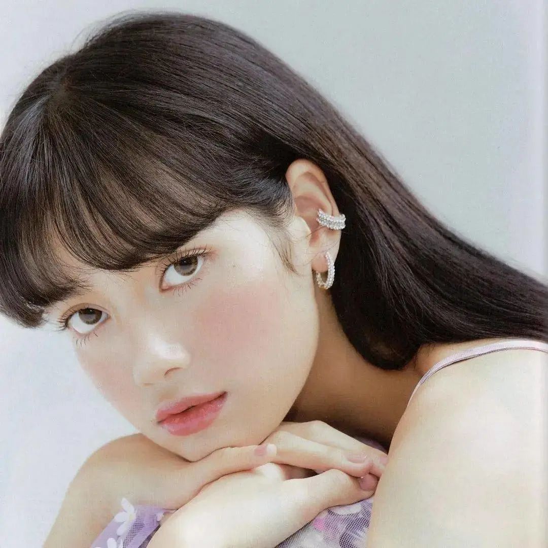 邓紫棋以前穿皮裤的造型,邓紫棋穿粉皮裤的照片