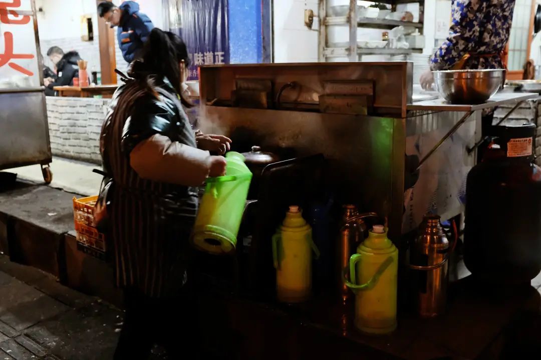 满地都是30年老店，温江真是太吓人了