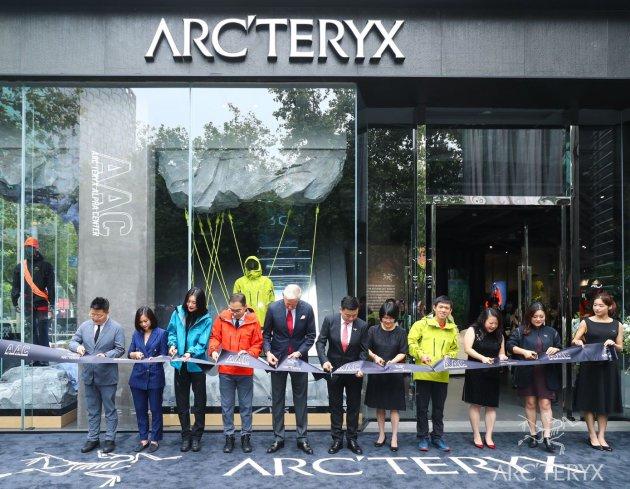 浪尖上的奢侈品：退出东京银座6号，却把北京SKP捧成了“全球店王”|一周全球观察