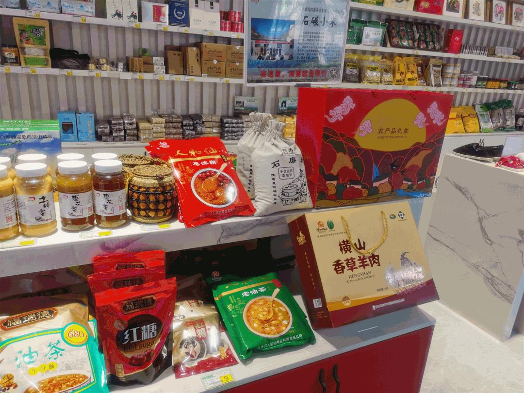 朋友们快来买年货,快来这里买东西英文