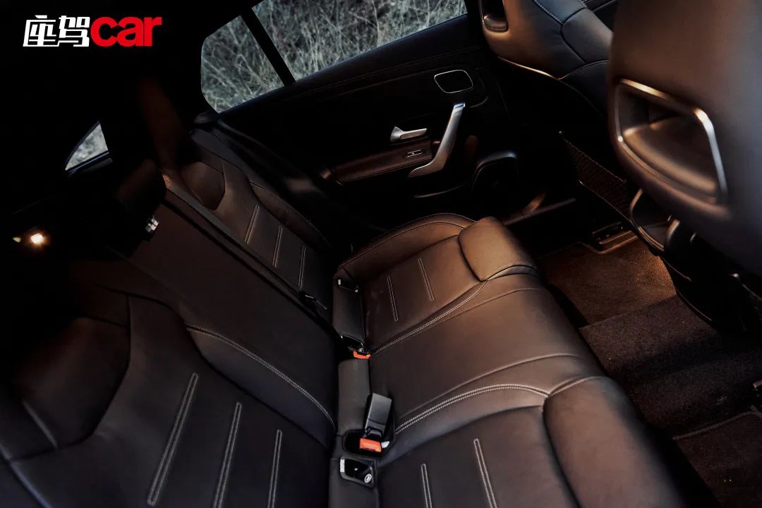 奔驰cla260落地价,奔驰轿跑两门2.0t