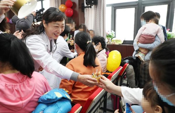 眼睛异常大的病罕见病,人类罕见的8种眼睛病