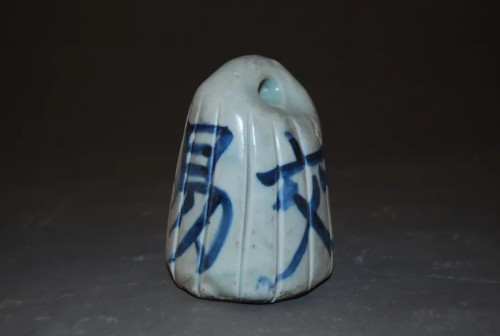 像杯子但不是杯子的东西,像壶