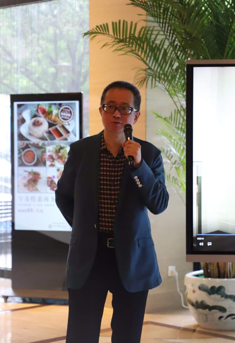 一家开业30年的宾馆为何要同时举办两场美术馆级别大展？