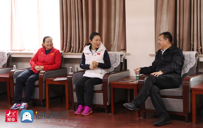 世界冠军组团来袭,世界冠军回学校参加运动会