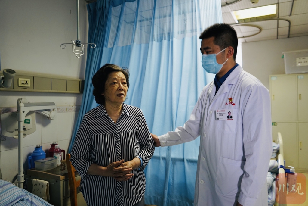 寻找“宝藏”男护士④|他是“超级奶爸”，也是四川省首个男护士组织发起人