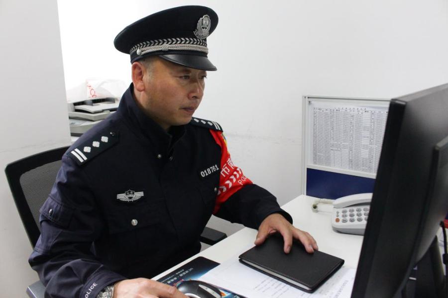 “丢单反的杭州姑娘”给青岛民警寄来一封暖心的明信片