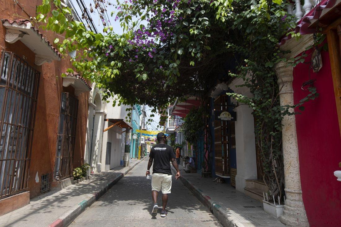 1200万拉美中产在疫情中消失:多年家底一朝空,“我又要从零开始”