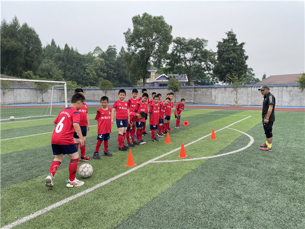 学校足球特色活动发展,足球进校园训练明细