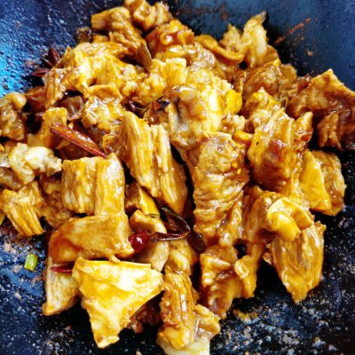 牛筋头巴脑怎样做好吃又软烂,筋头巴脑一锅香所需食材