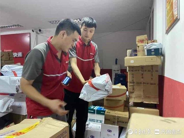 记者体验快递分拣员,记者体验快递日结多累