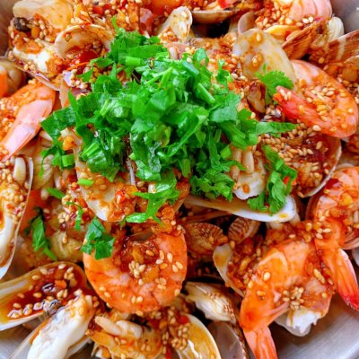 如何制作捞汁小海鲜,自制捞汁小海鲜鲜辣酸爽