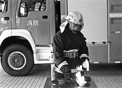 降温神器瞬间0度制冷,降温神器每5秒喷一次水雾