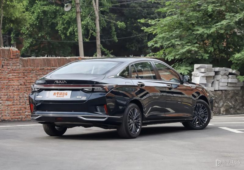 新款起亚嘉华实车曝光,2022丰田皇冠陆放豪华版图片