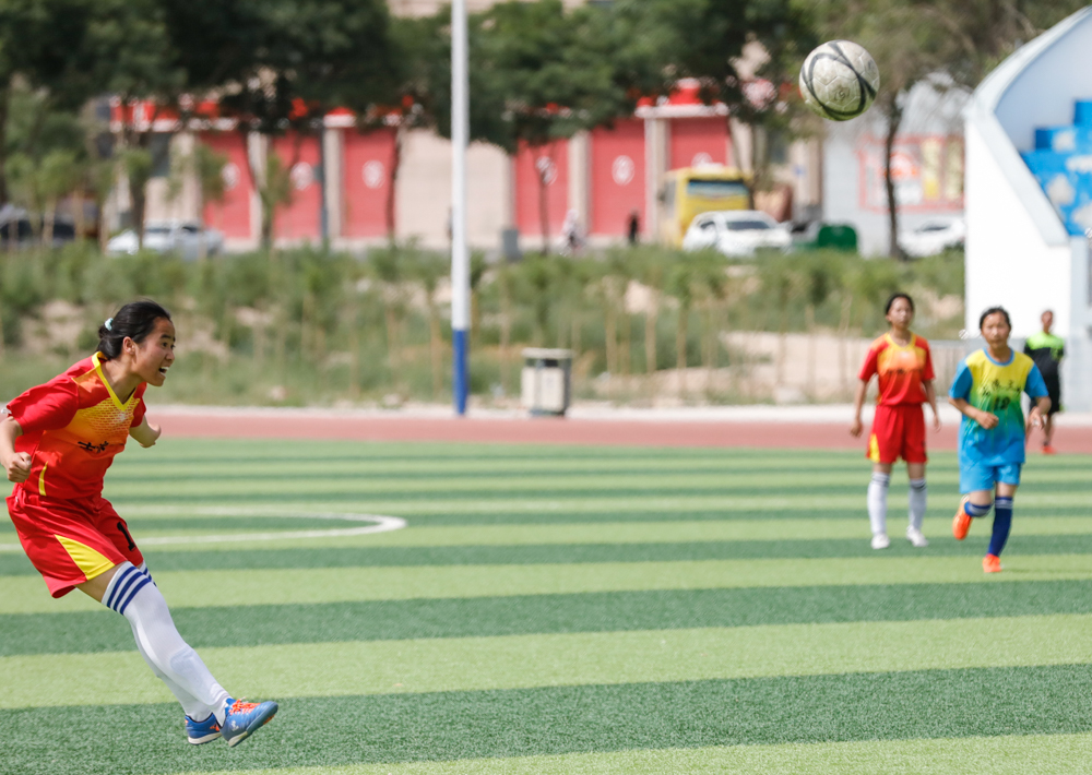 足球看台上的感人时刻,足球场上的感动瞬间文章